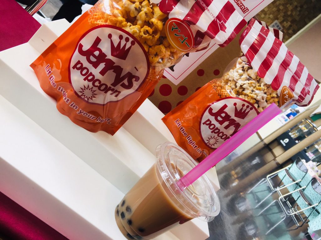 軽まつりの催し物のポップコーンとサンライズモータース