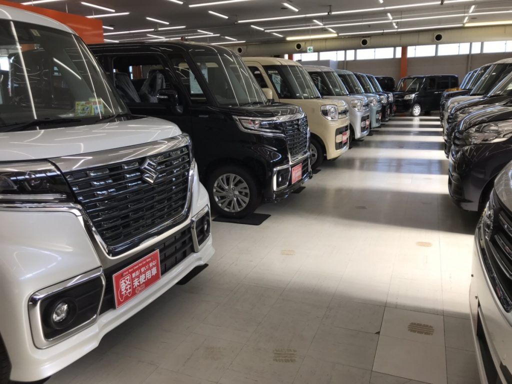 十和田市にある軽自動車の未使用車・新古車専門店軽プラザサンライズの室内展示場