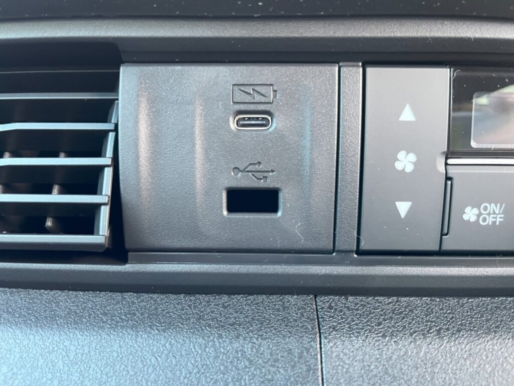 新型N-BOX USBジャック