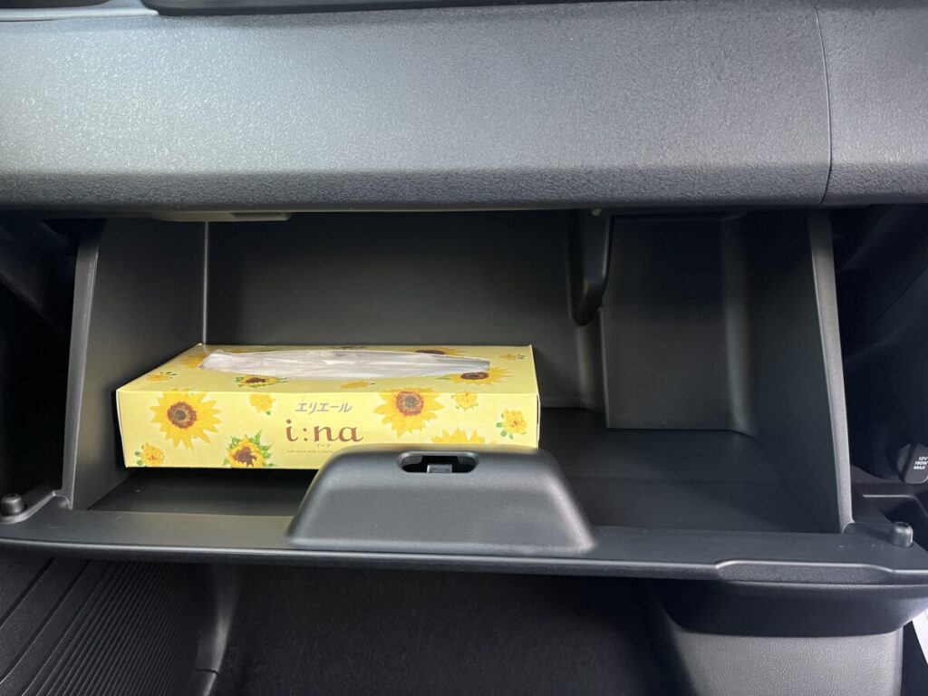 新型N-BOX グローブボックス
